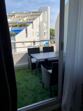 Studio rénové, proche plage couchant, 4 pers, clim, parking privé et wifi privatif